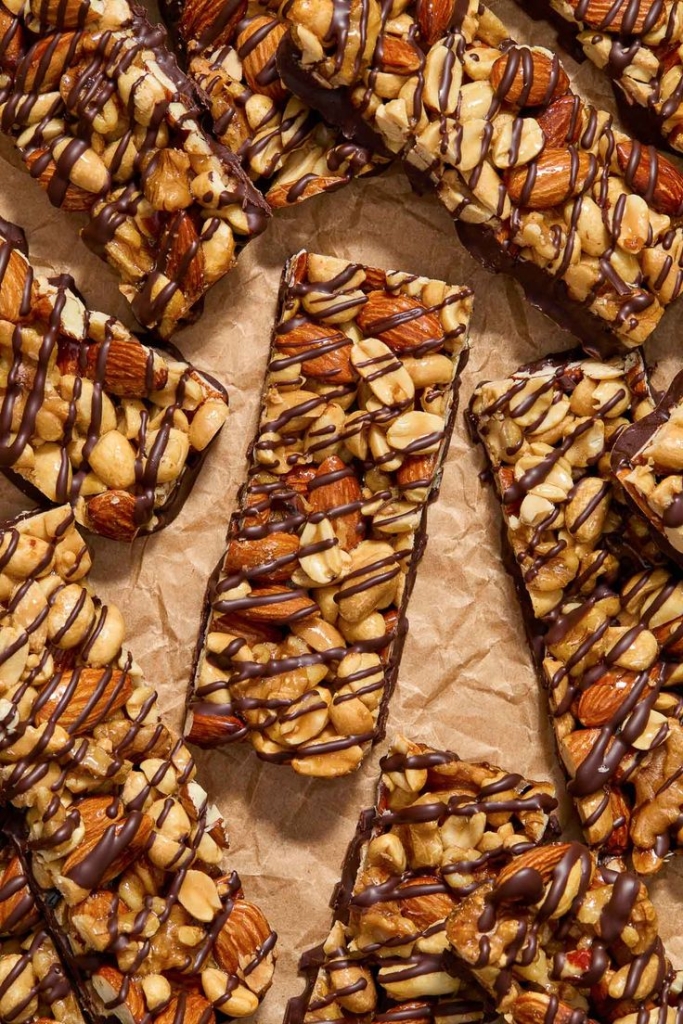 دسرهای بدون شکر با جو دوسر و اوتمیل؛ ۳ دستور خلاقانه 3 طرز تهیه انرژی بار و گرانولا بار آونا با اوتمیل آونا