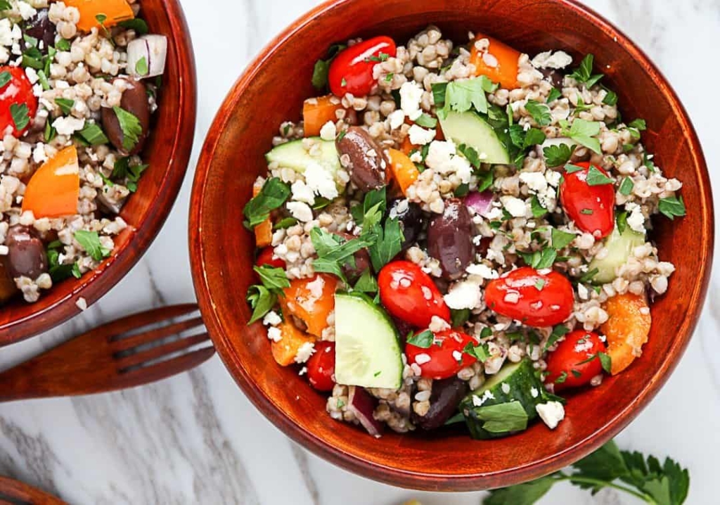 چطور با باکویت غذای سالم درست کنیم؟ ۷ ایده ساده و کاربردی با گندم سیاه 4 Meditteranean Buckwheat Salad 10 1